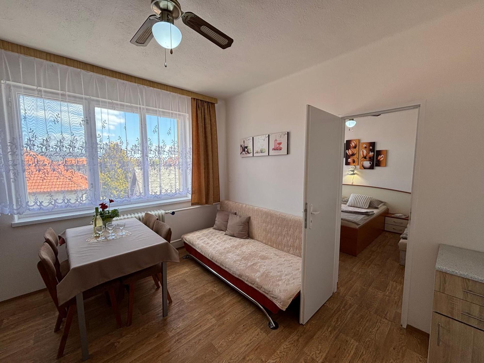 Apartmanovy Dom Grand Štúrovo Eksteriør billede
