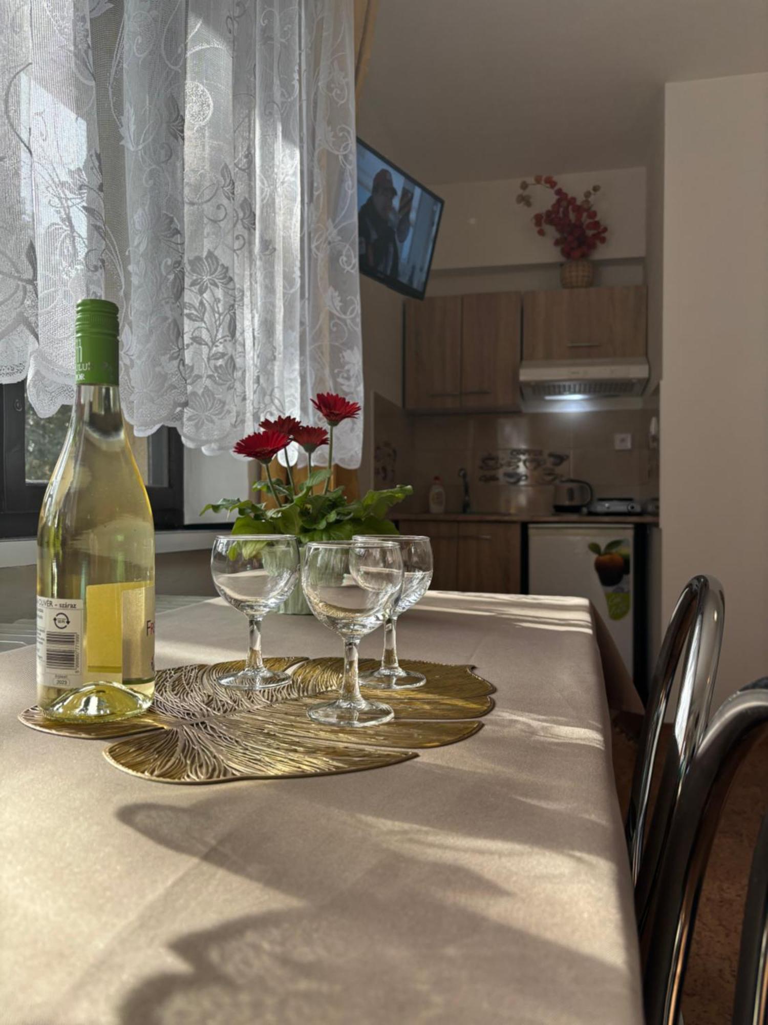 Apartmanovy Dom Grand Štúrovo Eksteriør billede
